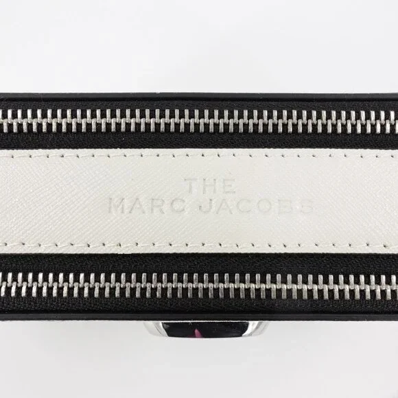 Marc Jacobs x Peanuts Snoopy The Snapshot Logo Plaque Crossbody Bag White OS - Picture 11 of 14